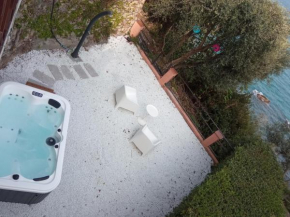 CONCA VERDE BEACHFRONT LITTLE VILLA c21- jacuzzi pool